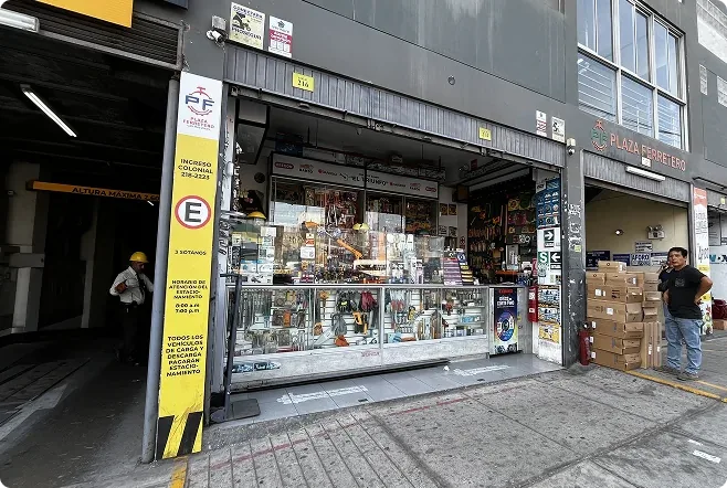 Tienda Plaza Ferretero de El Triunfo