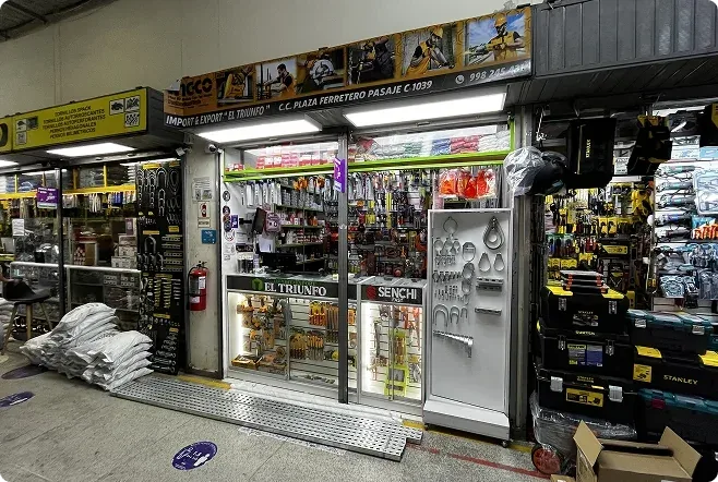 Tienda Plaza Ferretero 2 de El Triunfo